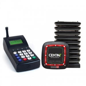 Het gasten oproepsysteem Deluxe met transmitter, laadstation en de oproep coasters Deluxe.
